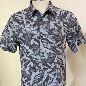 Lululemon Mens Airing Easy Short Sleeve Button Down Shirt Spray Leaf MAX Gray L